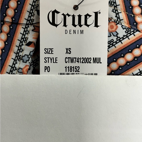 Cinch Ladies Long Sleeve Button Down - Picture 4 of 4